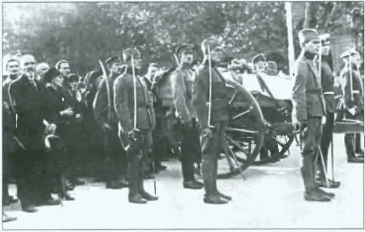 Похороны генерала ПН Врангеля В почетном карауле сербы и русские Белград - фото 32