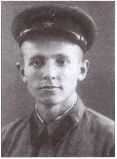 Красноармеец Мажоров 1940 г Сержант Мажоров стал офицером 1942 г 1 - фото 2