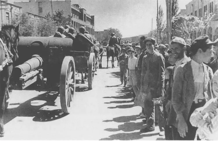 В сентябре 1941го Красная армия вошла в Иран с севера англичане с юга - фото 5