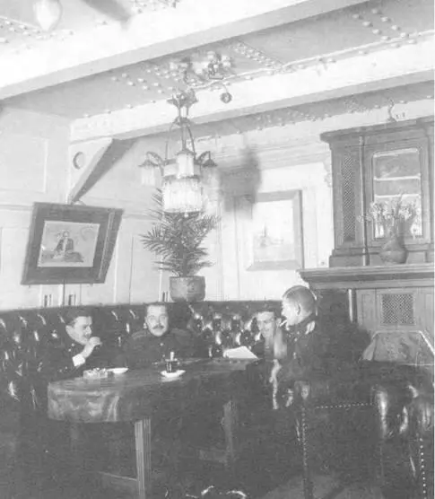 На Андрее Первозванном в 19151916 гг В каюткомпании - фото 174