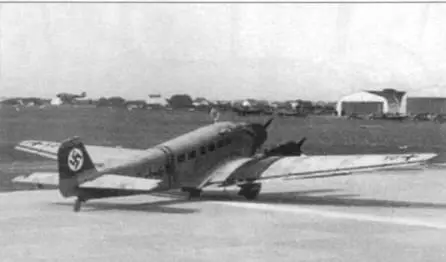 Бомбардировщик Ju523m g3e 50G10 рулит по ВПП аэродрома ВенаАсперн 1939 - фото 30