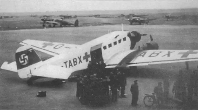 Полностью окрашенный в белый цвет Ju523m g4e DTABX приземлился на - фото 42