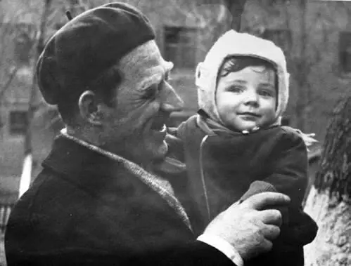Мой папа Он так меня любил Я до сих пор не верю что он ушел навсегда Ведь - фото 7