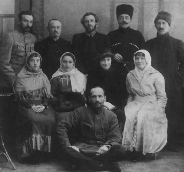Члены Социалистической группы Дагестана и жены некоторых из них 1918 г - фото 19