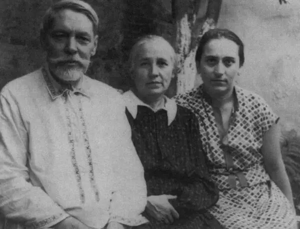 В доме Семеновых Леонид Петрович Нина Петровна Аза 1954 Мечеть в городе - фото 48