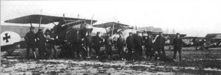 Самолеты и летчики 10го стаффеля аэродром Марки 1917 г Все самолеты имеют - фото 41