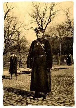 Городовой на посту 1910е гг Помощниками полиции были дворники обязанные - фото 58