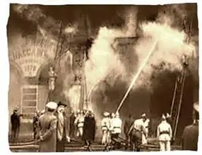 Пожар в Малом театре 1908 г Пожарные обозы были конными Только в двух - фото 61