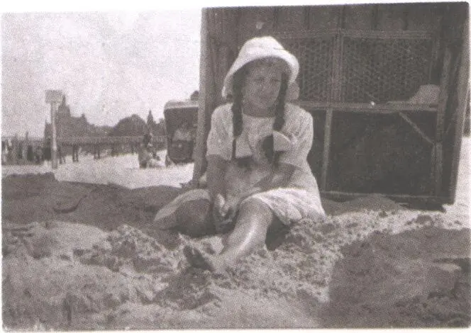 Ханя Морткович 1914 г На отдыхе в Столпмюнде Слева в первом ряду Марта - фото 112