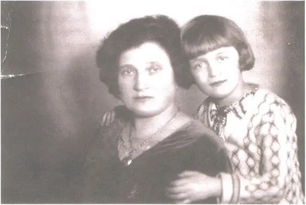 Гизелла Быховская урожденшя Горвиц с внукам Рышардам Быховским 1930 г - фото 142