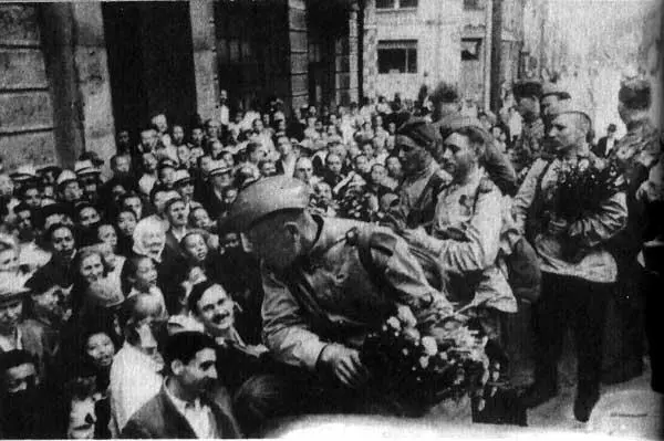 Так харбинцы встречали советских воинов Август 1945 года Едва успел я - фото 35