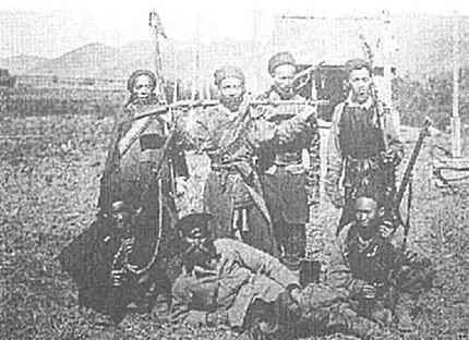 Группа китайских солдат охраняет изыскательскую партию на КВЖД Казачий караул - фото 6