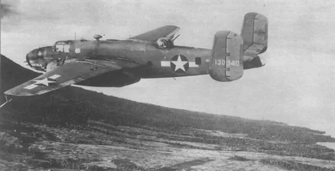 B25D 4130340 El Diablo IV из 499th BS 345th BG над побережьем залива - фото 41