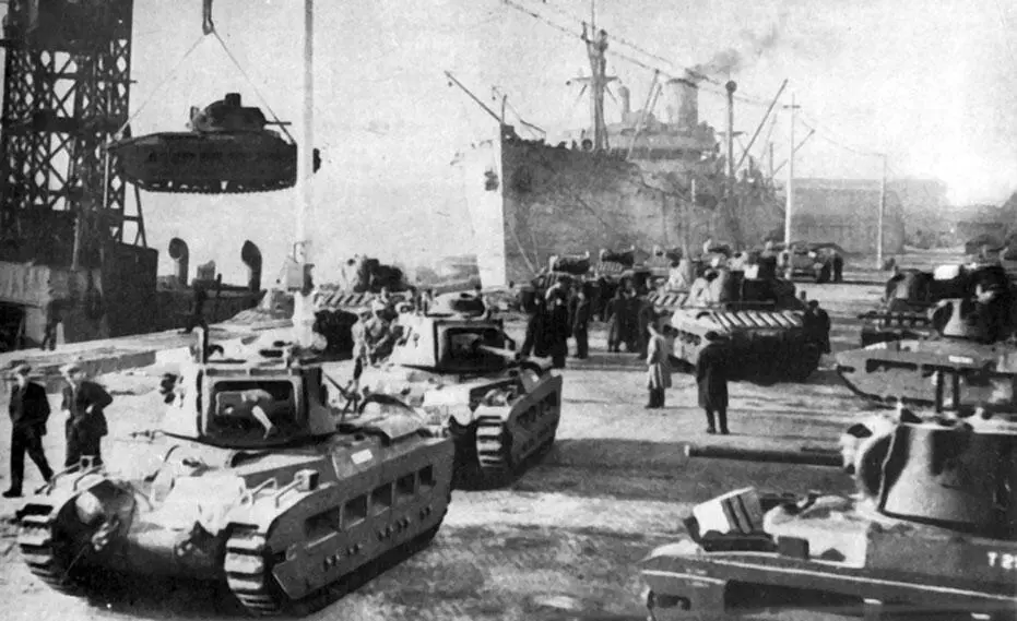 Погрузка танков в одном из британских портов для отправки в СССР Сентябрь 1941 - фото 38