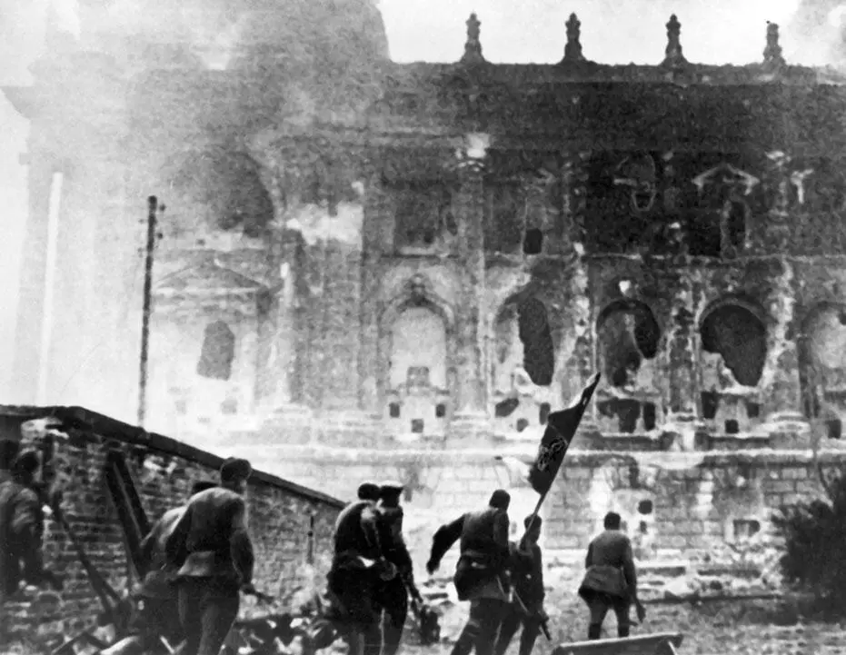 Со знаменем к Рейхстагу 30 апреля 1945 г Генералфельдмаршал В Кейтель - фото 40