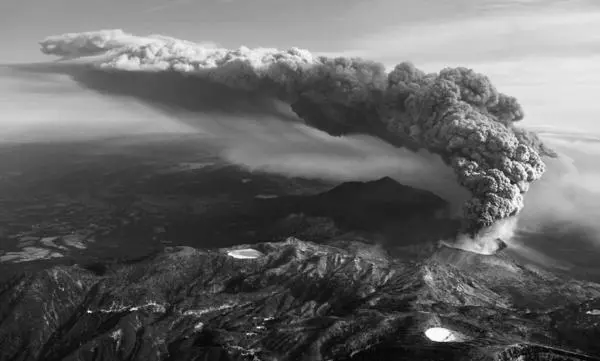За последние триста лет во время извержений вулканов погибло более 260тысяч - фото 71