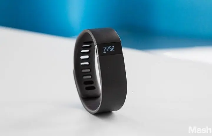 По уверениям представителей Fitbit кожным высыпаниям подвержены не больше 2 - фото 66