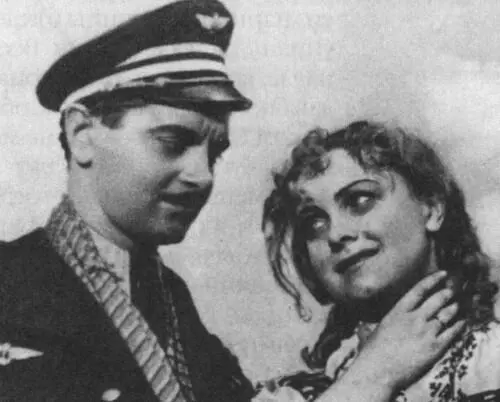 Беспокойное хозяйство французский летчик с Л Целиковской Эта роль - фото 75