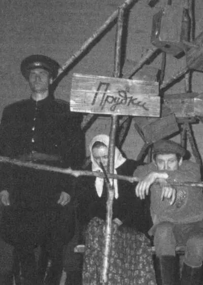 Живой 1968 В Золотухин Н Ковалева А Цуркан справа налево Вы опять - фото 99