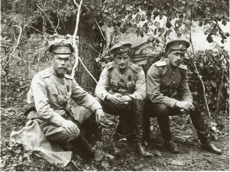 Фронтовики 1916го Офицеры 8го стрелкового полка Русская пехота в цепи - фото 43