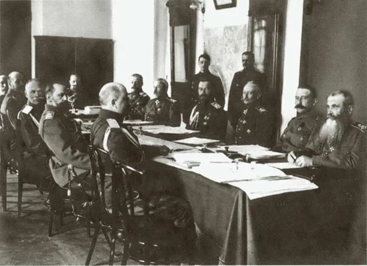 Совещание в Ставке 1 апреля 1916 года Молебен перед наступлением в 37й - фото 46