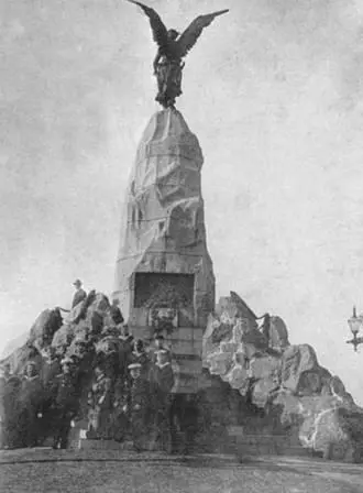 Матросы с Императора Павла I у памятника морякам погибшим на мониторе - фото 26