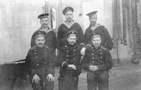 На Павле I гости солдаты с береговых частей Гельсингфорса 1915 г Россия - фото 41
