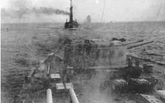 В совместном плавании 1916 г Офицеры Павла I во время погрузки угля - фото 42