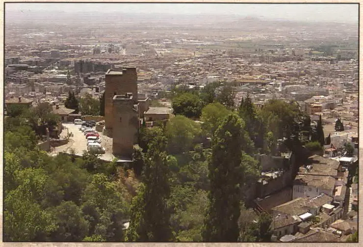 Вид на Алькасар и Гранаду Алькасар цитадель Гранады - фото 86
