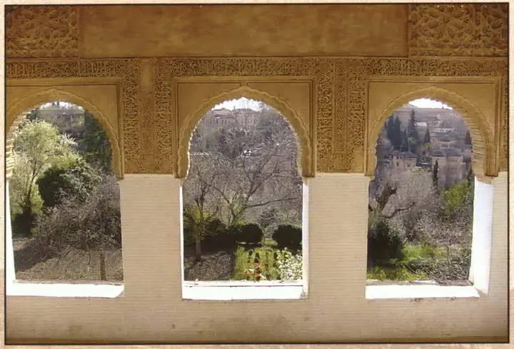 Вид на сады из дворца Хенералифе Дворик Линдарахи - фото 97