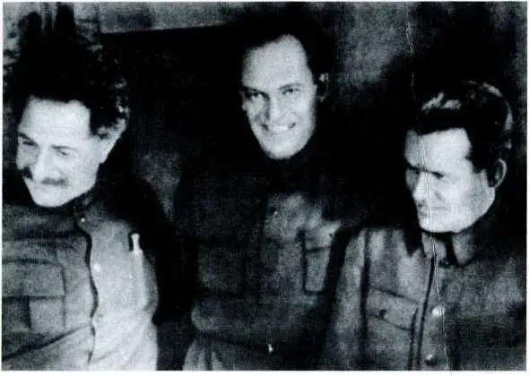 Слева направо Григорий Константинович Орджоникидзе нарком тяжелой - фото 17