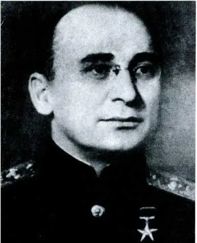 Берия в маршальской форме Слева направо Ягода Каганович Хрущев 1936 г - фото 20