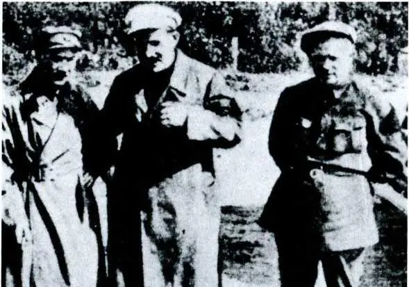 Слева направо Ягода Каганович Хрущев 1936 г Полковник Литовченко - фото 21