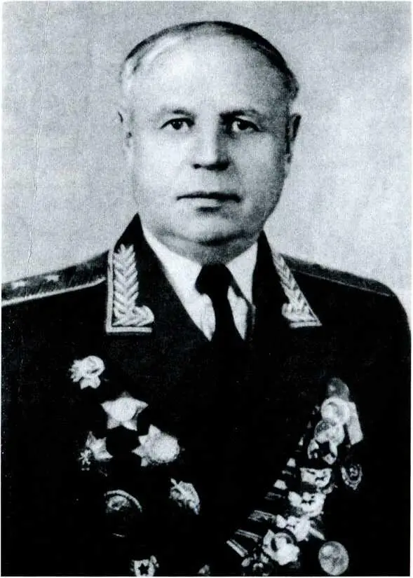 Генераллейтенант Андрей Веденин комендант Кремля с 1953го по 1967 г Леонид - фото 26