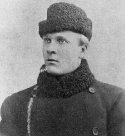 Ф И Шаляпин1895 Ф И Шаляпин и его школьный учитель Н В Башмаков возле - фото 11