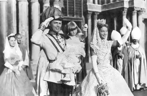 5 Судьбоносные годы императрицы 1957 6 Семья Шнайдер направляется на - фото 6