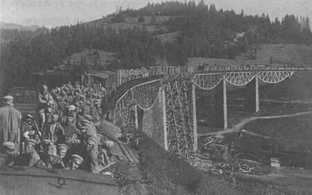 Отправка в тыл русских военнопленных захваченных в мае июне 1915 В конце - фото 22