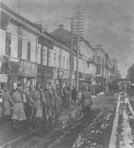 Немецкие войска в Минске 1918 Город стал для нее настоящим откровением он - фото 29