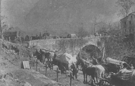 Колонна снабжения австровенгров неподалеку от СантаЛючии Октябрь 1917 - фото 35