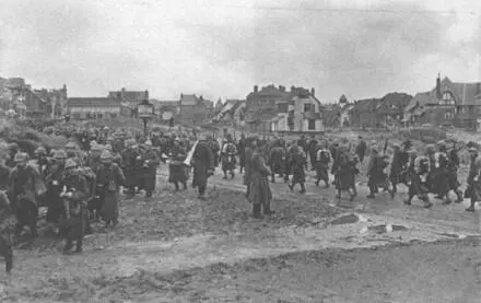 Колонна бельгийских пехотинцев на пляже Де Панне 17 октября 1916 Он - фото 64