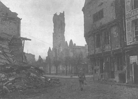 Перонн Конец марта 1918 Сейчас он едет на поезде в Перонн где его надо - фото 66