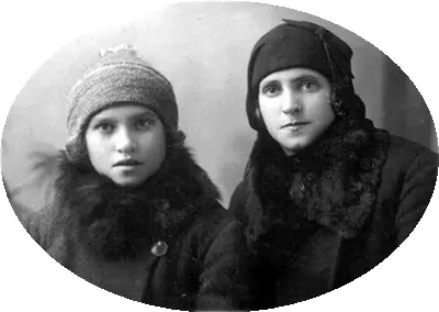 Люба Акимова с мамой Софьей Трифоновной Люба и её мама Софья Трифоновна жили - фото 51