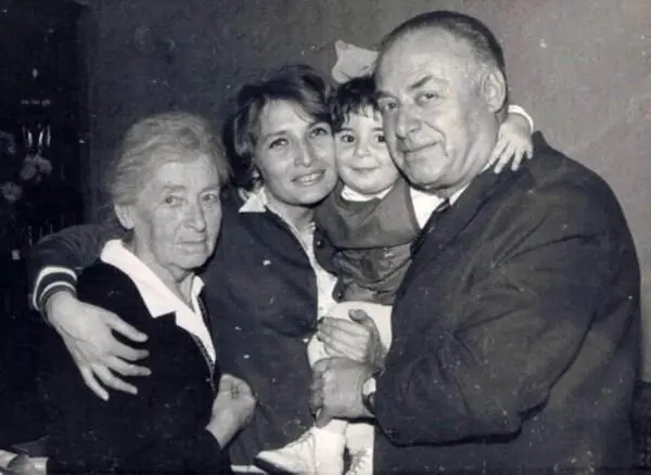 Швайгер Феня Борисовна Рита Юля дедушка Миша 1971 год Юлечке 5 лет - фото 127
