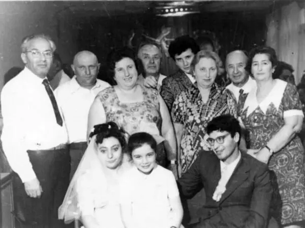 На свадьбе Гарика и Полины август 1974 года После свадьбы мама решила - фото 153