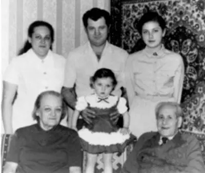Ада муж Саша родители Ады Лев и Сима и дочки Яна с малышкой Когда я - фото 173