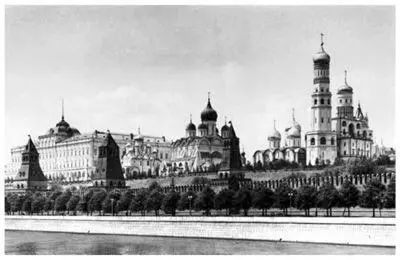Московский Кремль РОЛЬ В ЧЕТЫРЕ ЭПИЗОДА Во время съемок фильма Сегодня - фото 17