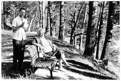 Фаина Георгиевна с Глебом Скороходовым Санаторий им Герцена Май 1969 г - фото 34