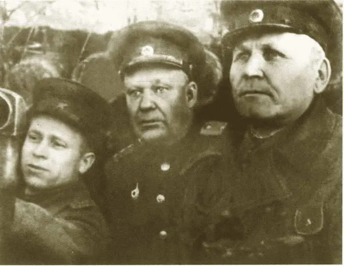 АИ Соломахин МС Шумилов и ИС Конев 1944 г Конев под - фото 25