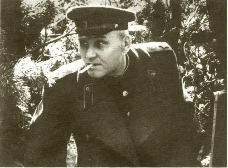ИС Конев во время подготовки Берлинской операции 1945 г ИС Конев на - фото 32