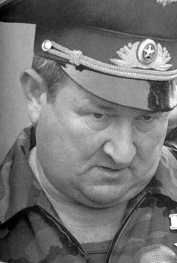 В большинстве писем и на встречах с читателями меня спрашивали почему в книге - фото 1